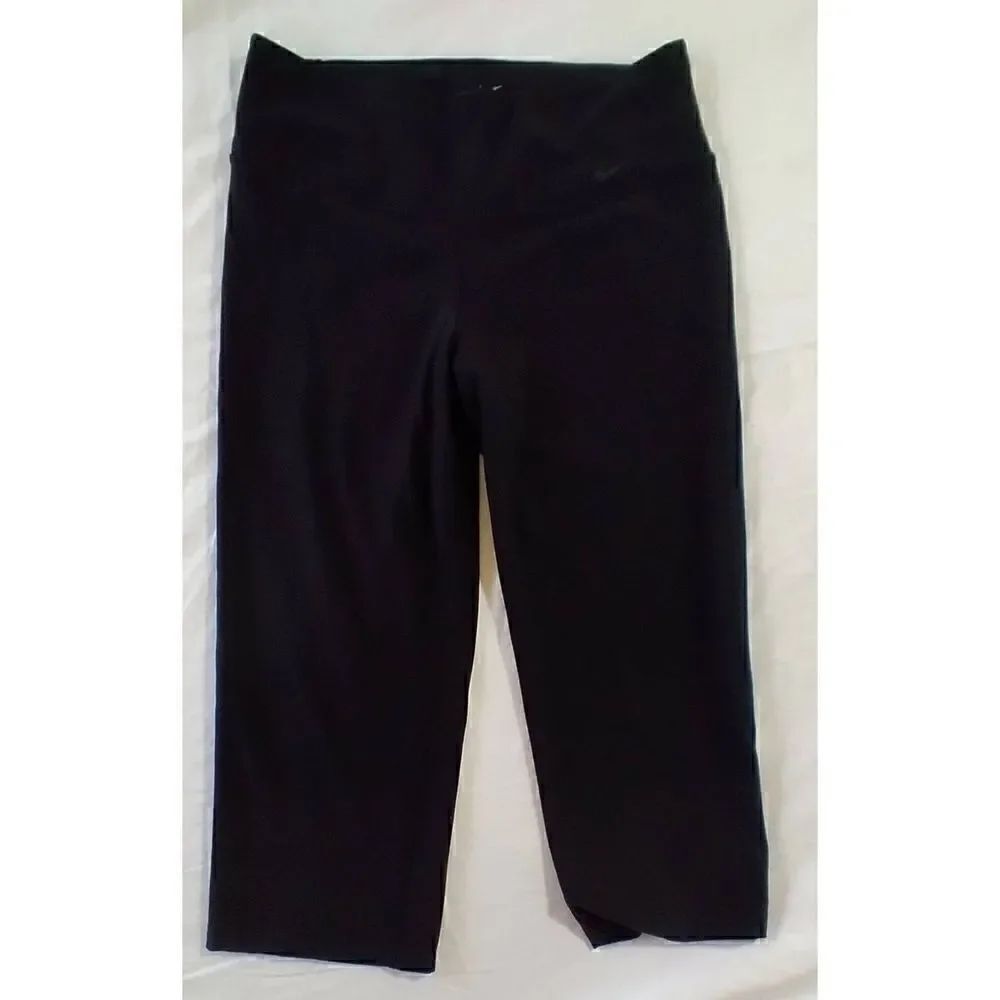 Nike DryFit One Legend Pant Capri Medium Black Wide Leg Cropped Leggings